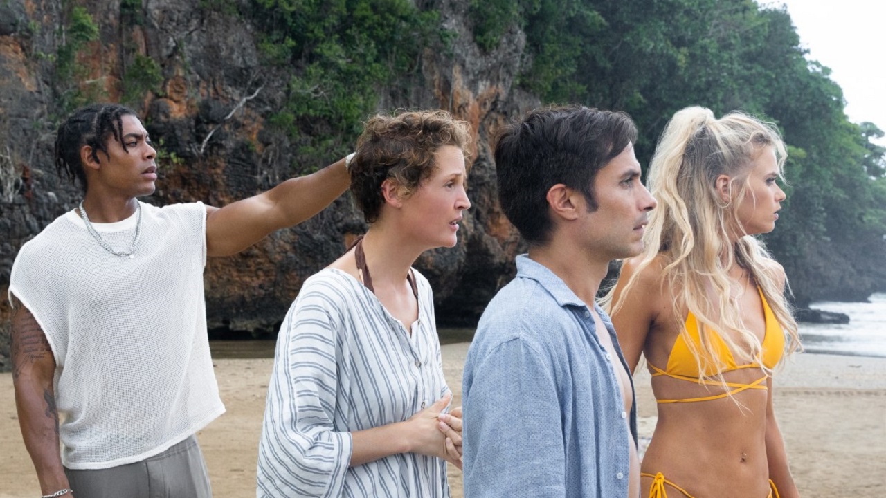 Aaron Pierre, Vicky Krieps, Gael Garcia Bernal and Abbey Lee in Old (2021)