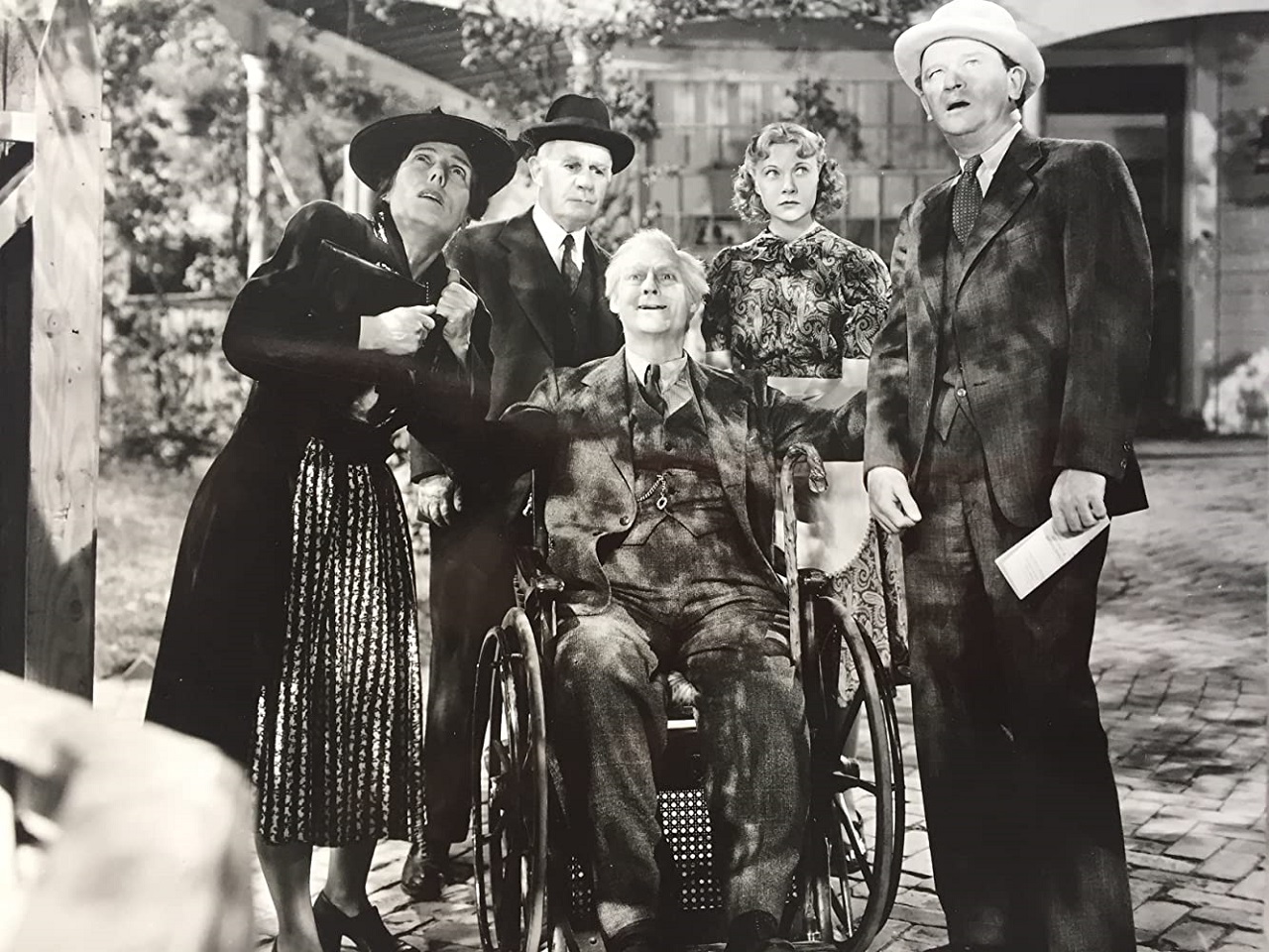 Eily Malyon, Henry Travers, Lionel Barrymore, Una Merkel and Nat Pendleton view the tree in On Borrowed Time (1939)