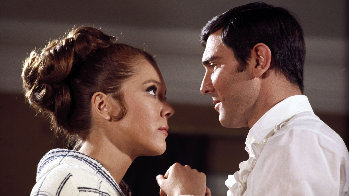 James Bond (George Lazenby) with Tracy Vicenzo (Diana Rigg) in On Her Majesty's Secret Service (1969)