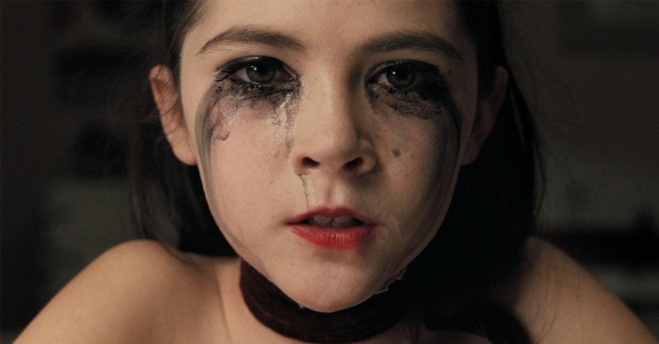 Esther (Isabelle Fuhrman) tries on some makeup in Orphan (2009