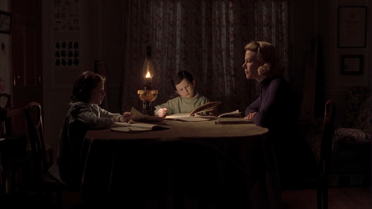 Nicole Kidman (r) and children Alakina Mann and James Bentley in a haunted house in The Others (2001)