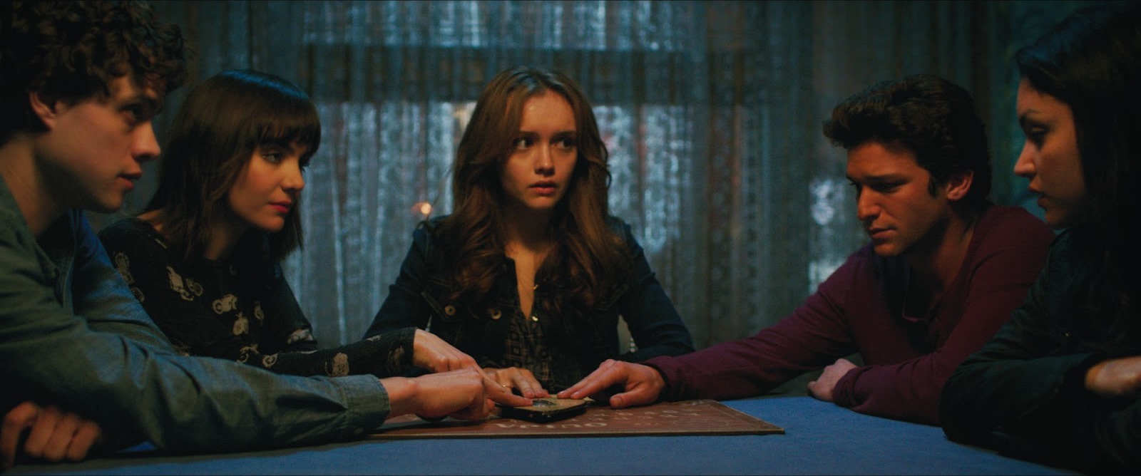 (l to r) Douglas Smith, Ana Coto, Olivia Cooke, Daren Kagasoff, Bianca A. Santos in Ouija (2014)