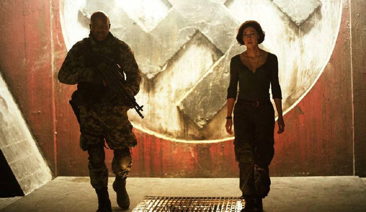 Catherine Steadman and soldier make their way into the Nazi bunker in Outpost: Black Sun (2012)