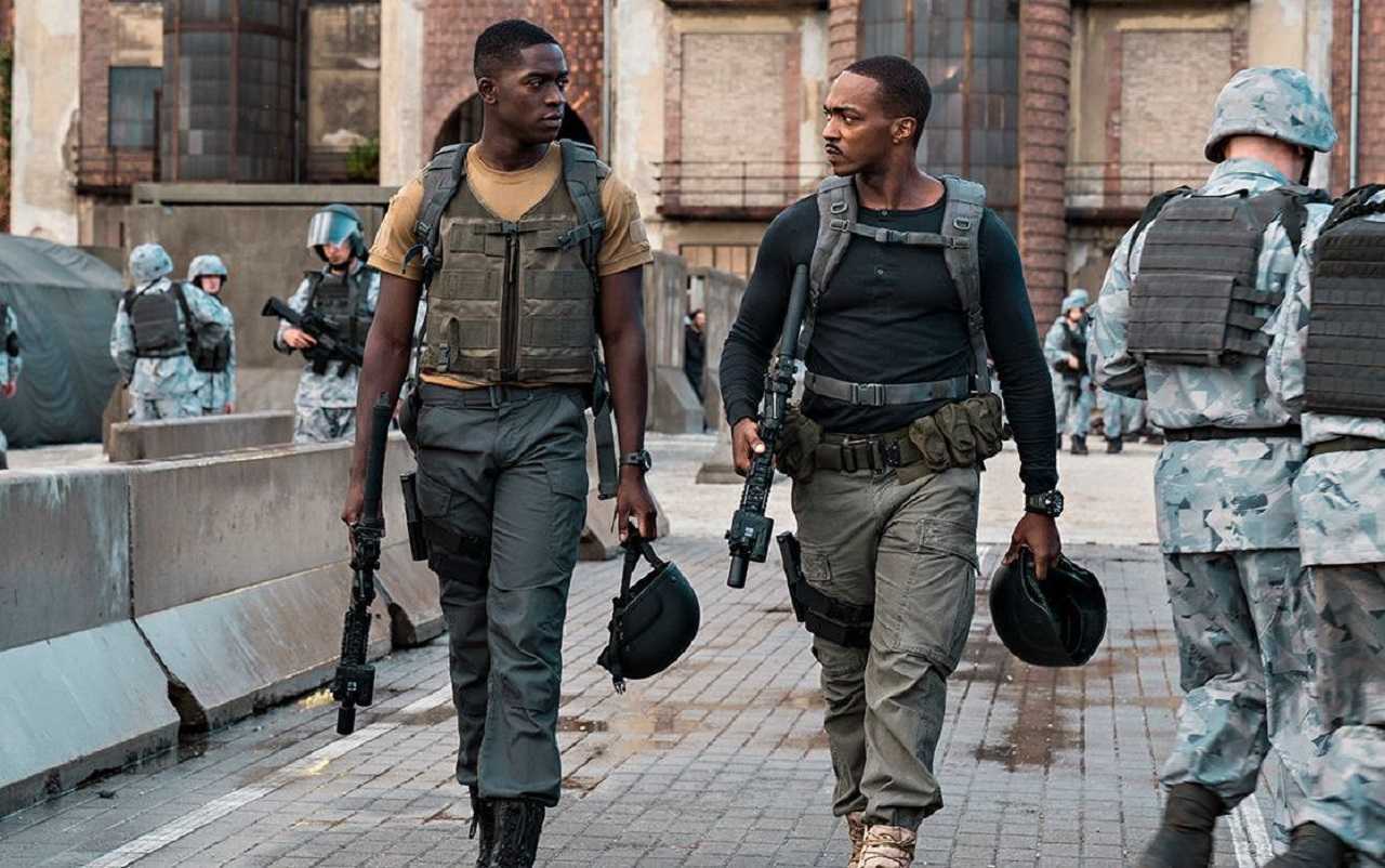 Lieutenant Thomas Harp (Damson Idris) and Captain Leo (Anthony Mackie) in the midst of the European war zone in Outside the Wire (2021)