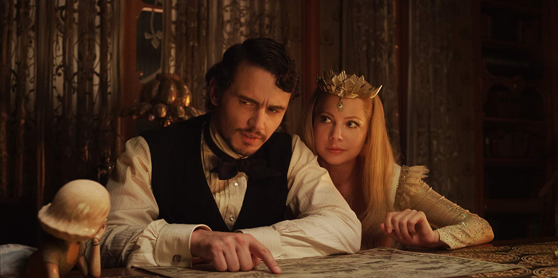 Oz (James Franco), Glinda (Michelle Williams) and the china doll girl in Oz: The Great and Powerful (2013)