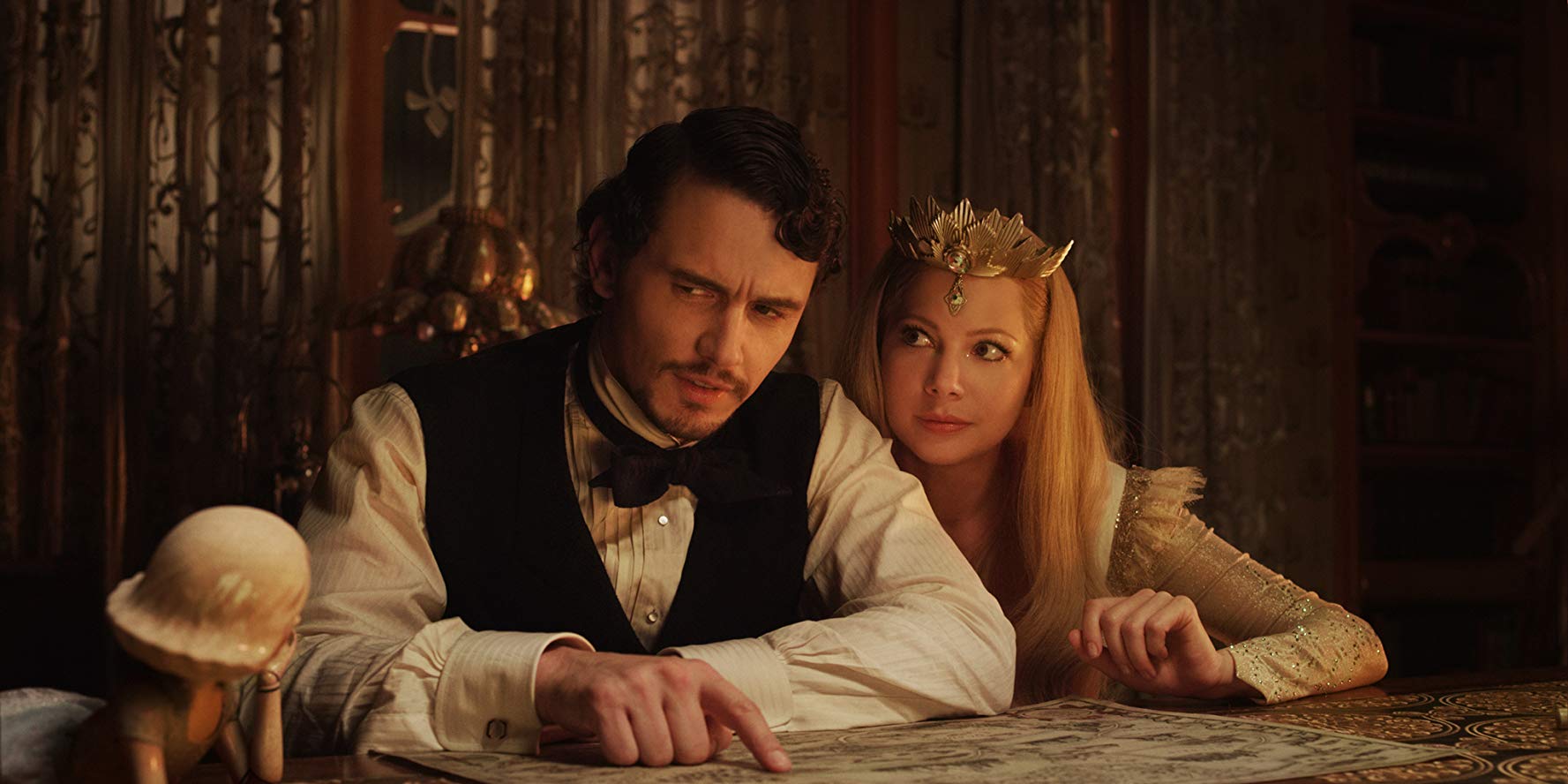 Oz (James Franco), Glinda (Michelle Williams) and the china doll girl in Oz: The Great and Powerful (2013) 