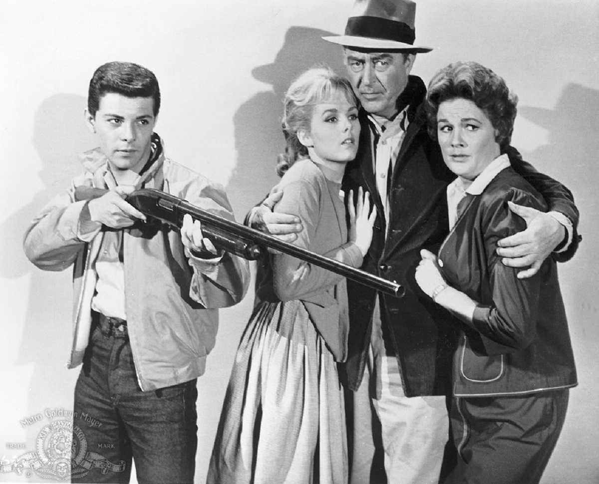 Frankie Avalon, Mary Mitchel, Ray Milland and Jean Hagen in Panic in Year Zero! (1962)