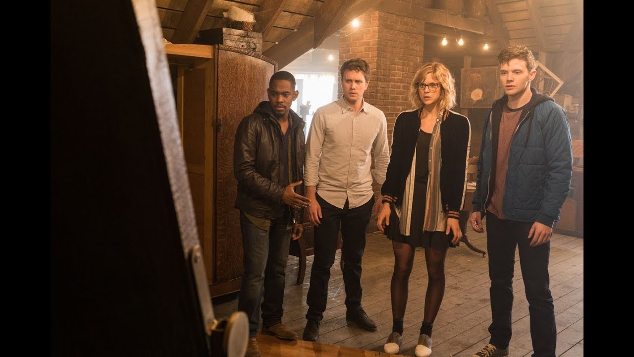 Aml Ameen, Martin Wallstrom, Georgia King and Mark O'Brien and the mirror in the attic in Parallel (2018)