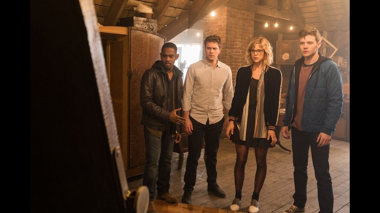 Aml Ameen, Martin Wallstrom, Georgia King and Mark O'Brien and the mirror in the attic in Parallel (2018)