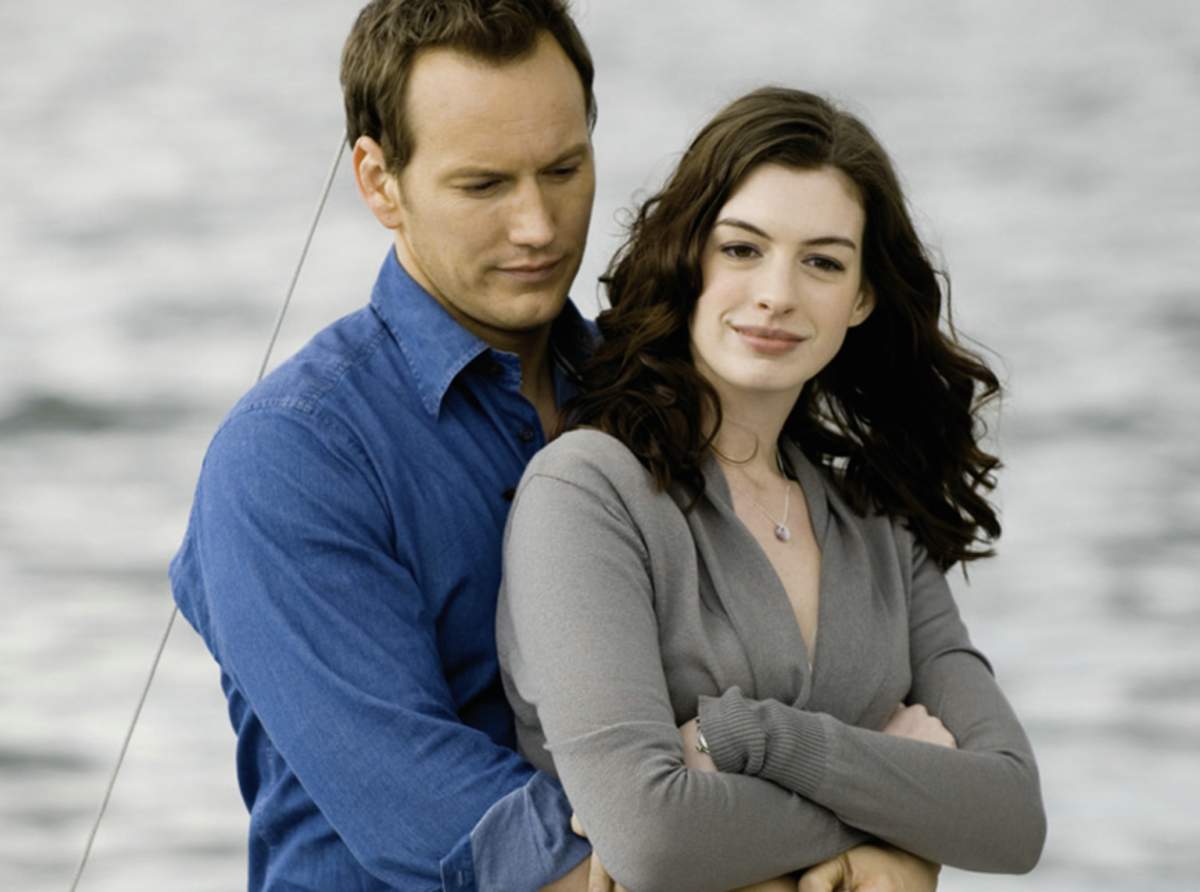 Airline crash survivors Patrick Wilson and Anne Hathaway in Passengers (2008)