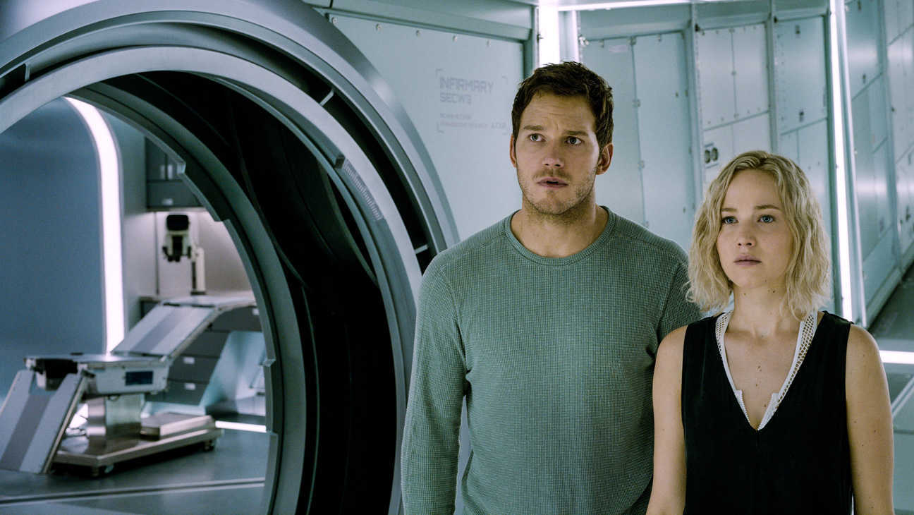 Jim Preston (Chris Pratt) and Aurora Lane (Jennifer Lawrence) in Passengers (2016)