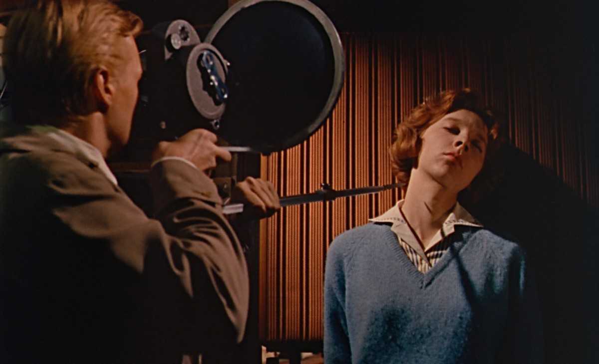 Carl Boehm films Anna Massey at the end of his tripod blade in Peeping Tom (1960)