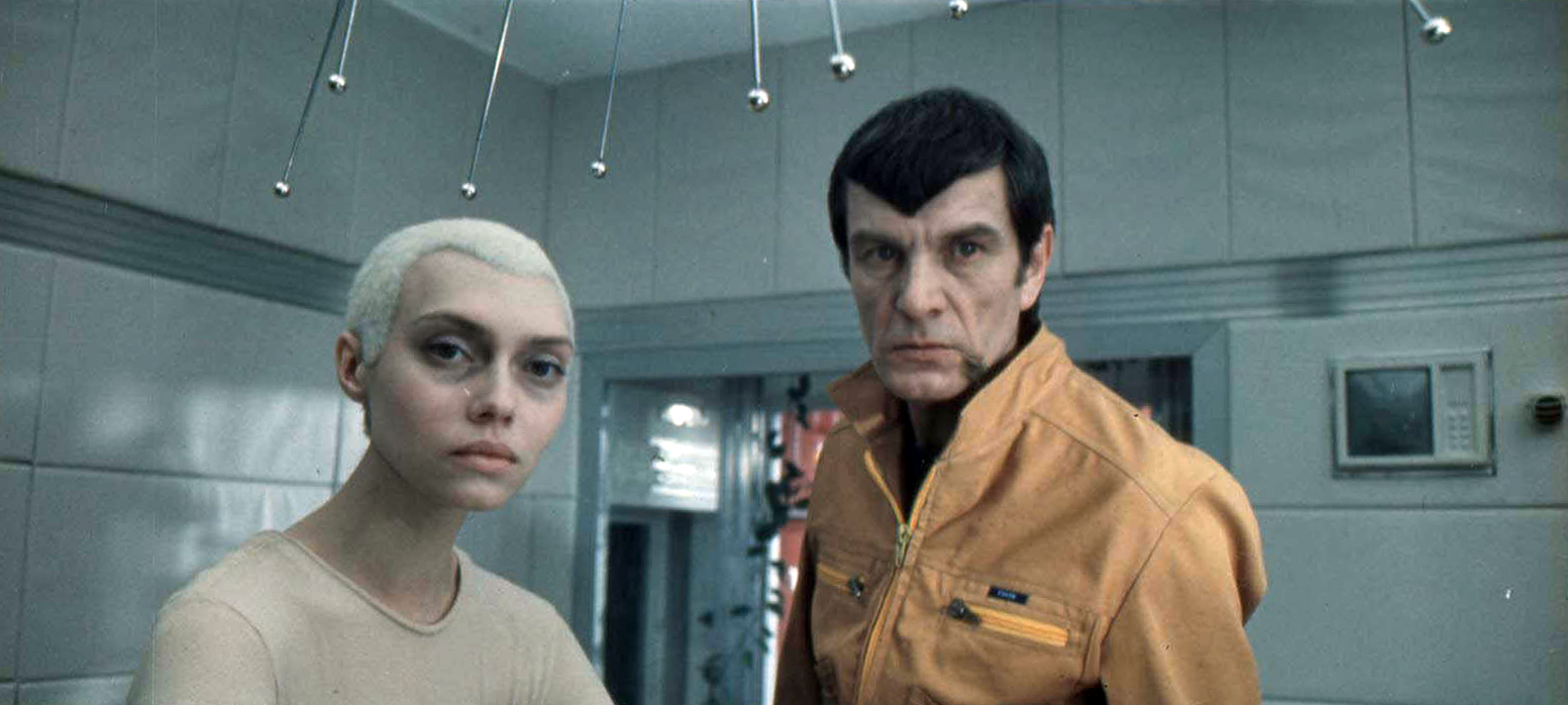 Neeya (Yelena Metyolkina) and Igor Ledogorov aboard the Astra mission in Per Aspera Ad Astra (1981)