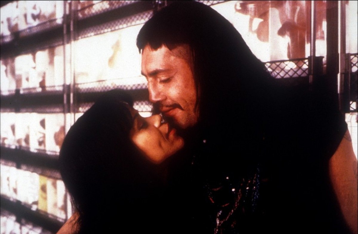 Perdita Durango (Rosie Perez) and Romeo Delarosa (Javier Bardem) in Perdita Durango (1997)