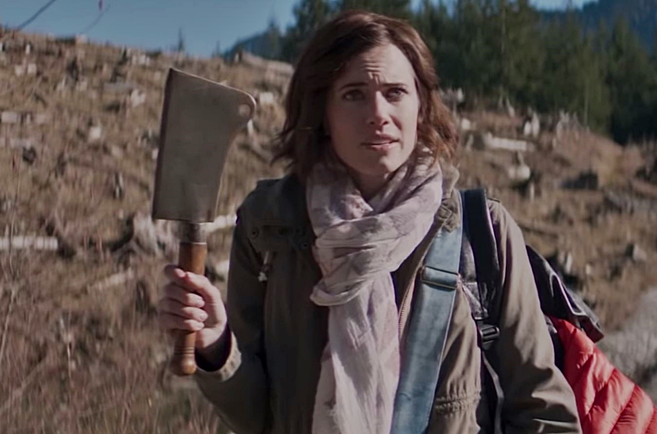 Allison Williams and meat cleaver in The Perfection (2018)