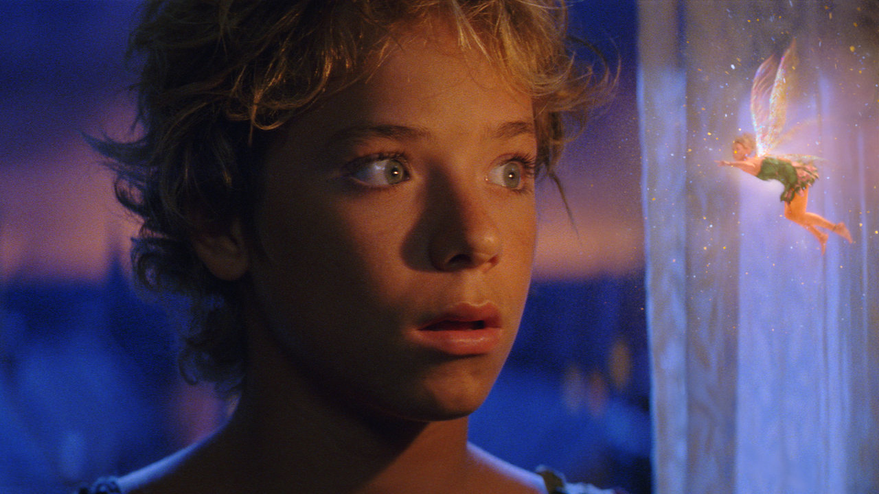 Peter Pan (Jeremy Sumpter) and inkerbell (Ludivine Sagnier) in Peter Pan (2003)