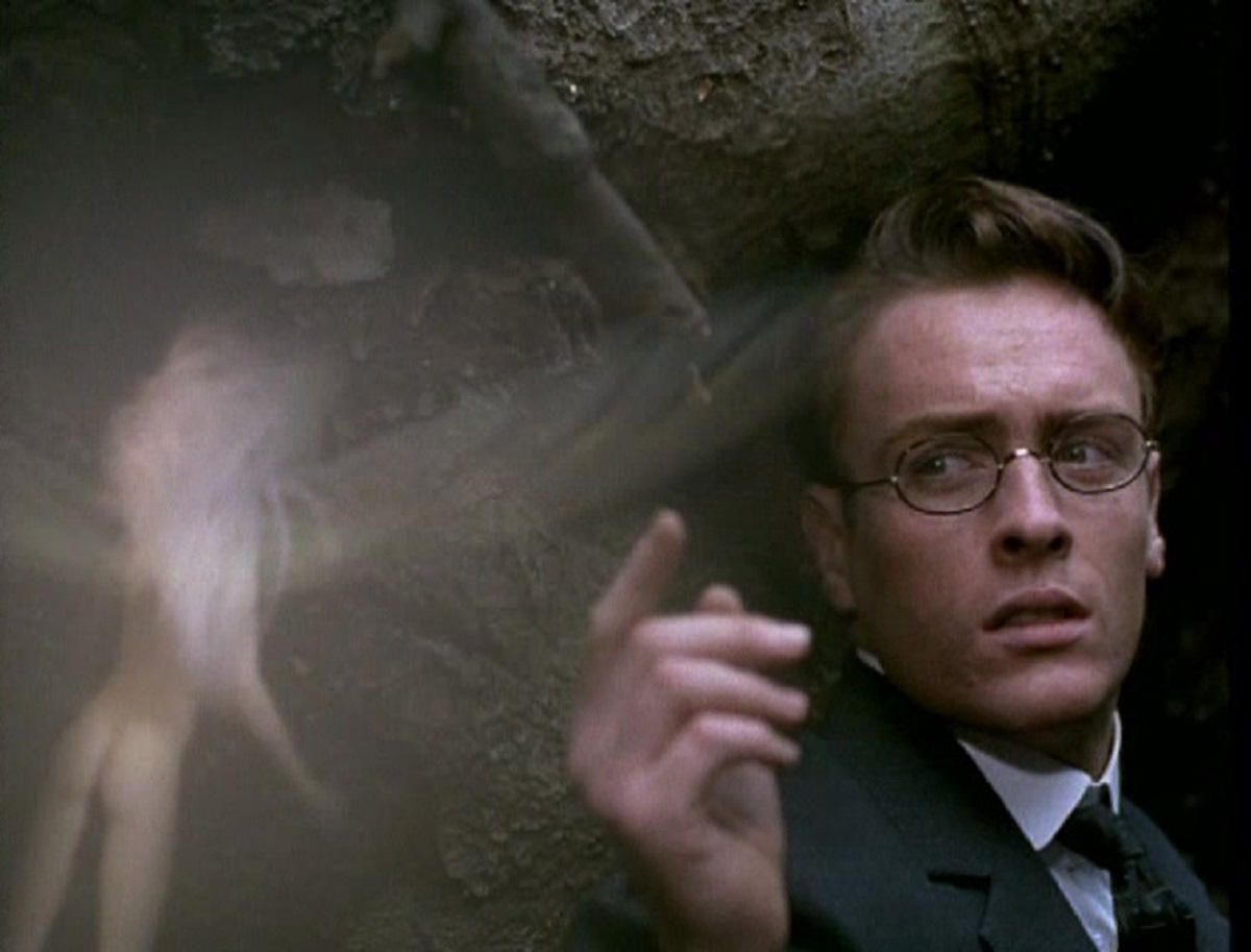 Toby Stephens encounters fairies in Photographing Fairies (1997)