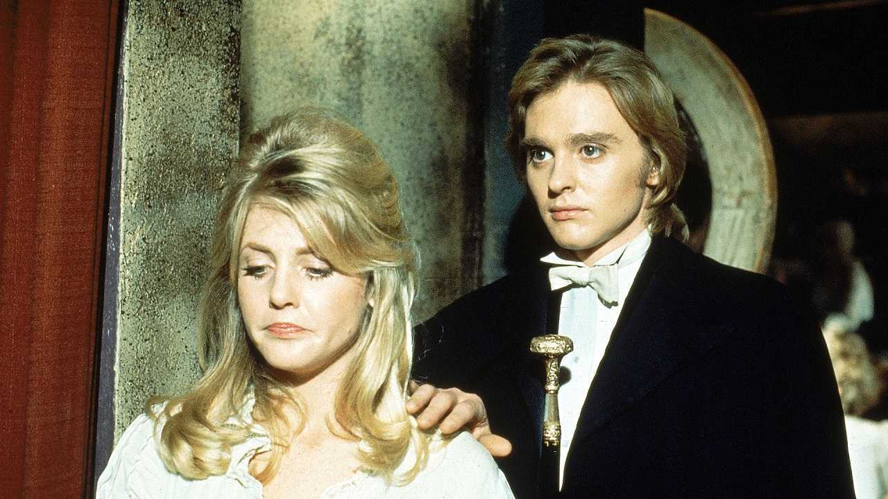 Dorian Gray (Shane Briant) and Sibyl Vane (Vanessa Howard) in The Picture of Dorian Gray (1973)