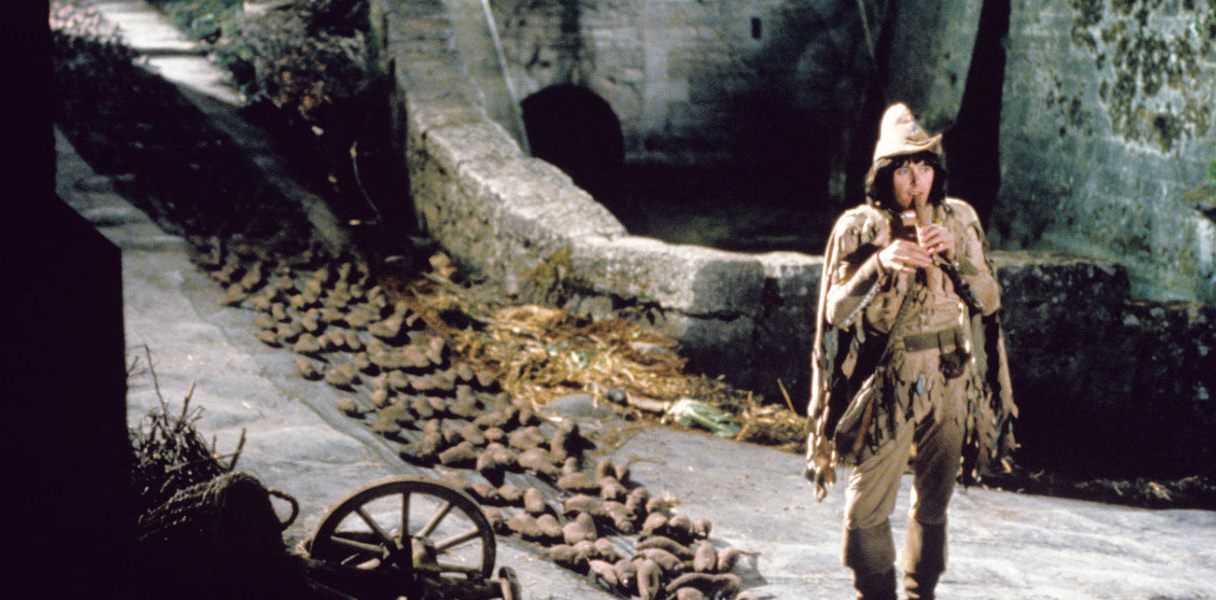 The Pied Piper (Donovan) leads the rats away in The Pied Piper (1972)