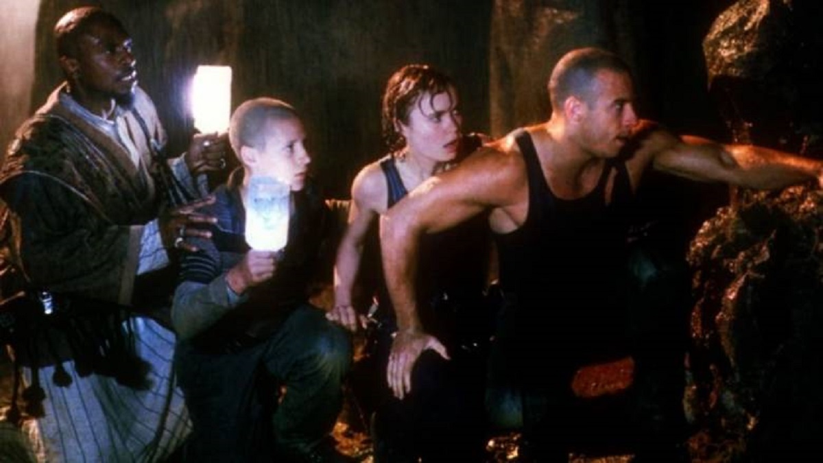The night journey across the planet - (l to r) Keith David, Rhianna Griffith, Radha Mitchell and Vin Diesel in Pitch Black (2000)