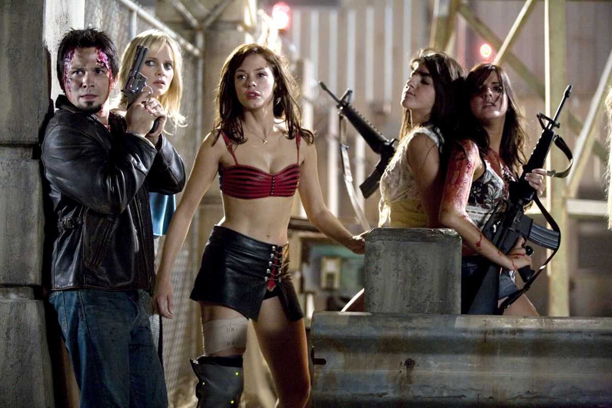 Heading into action against the zombies - (l to r) Freddy Rodriguez, Marley Shelton, Rose McGowan and twins Electra and Elise Avellan in Planet Terror (2007)