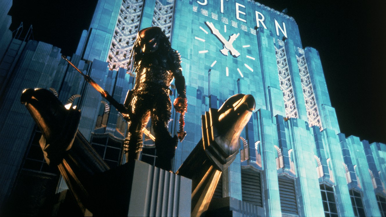 The Predator comes to L.A. in Predator 2 (1990)