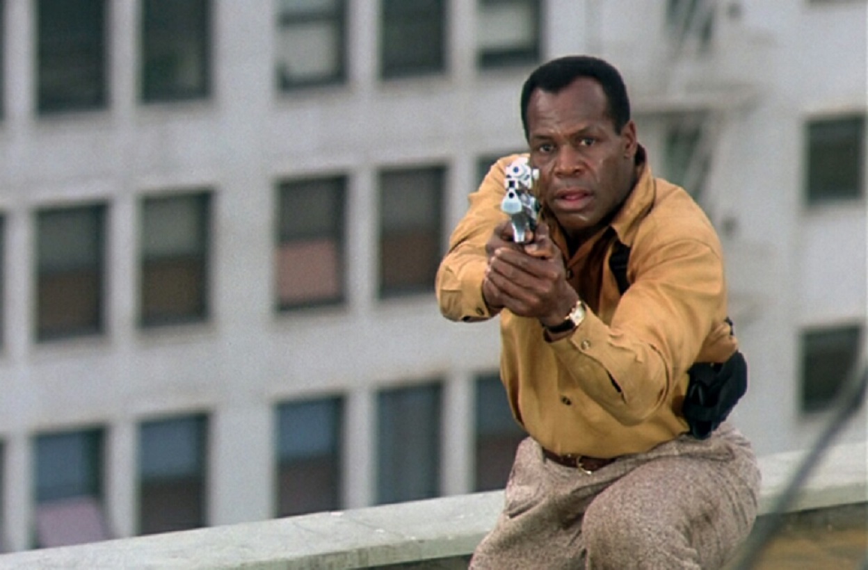 Police detective Danny Glover in Predator 2 (1990)