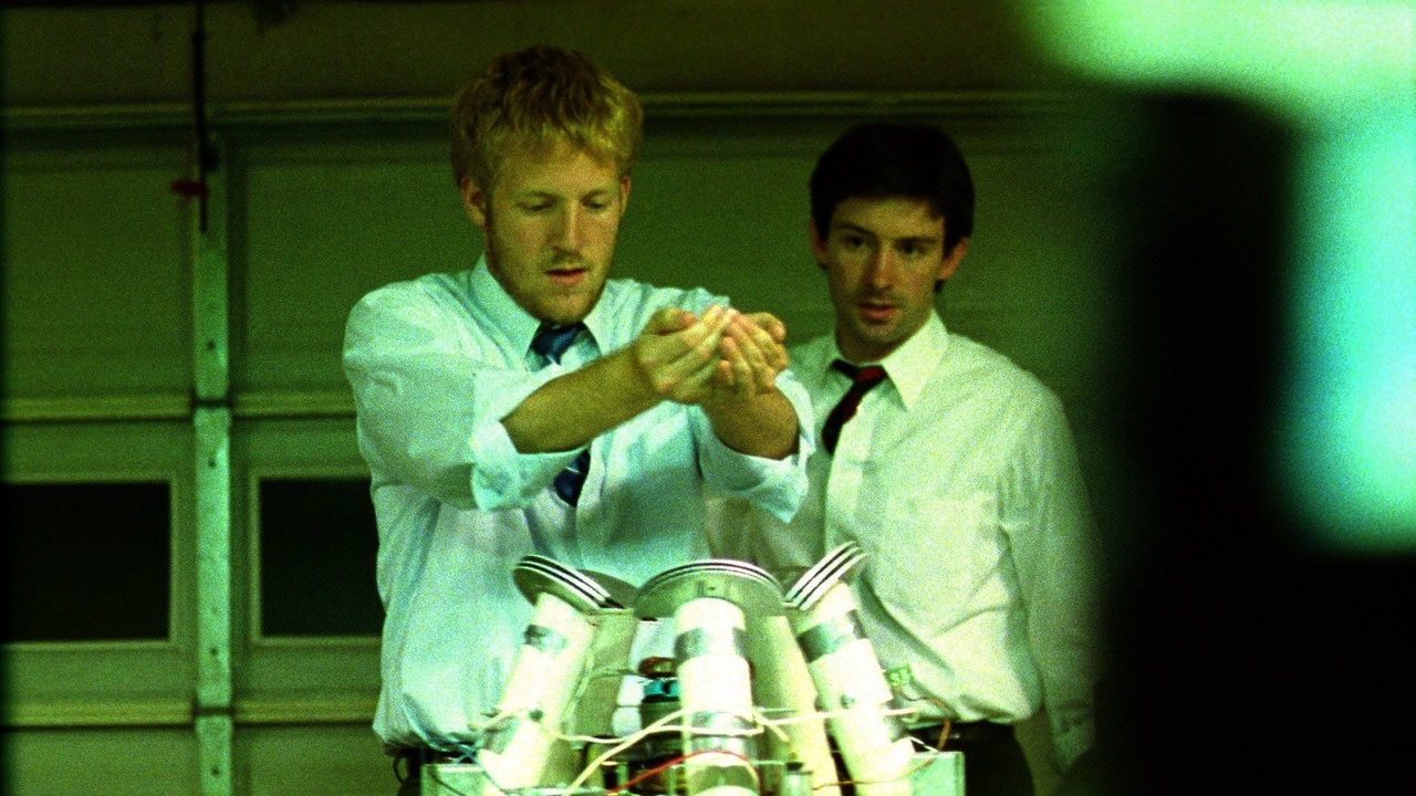 David Sullivan and Shane Carruth build their machine in Primer (2004)
