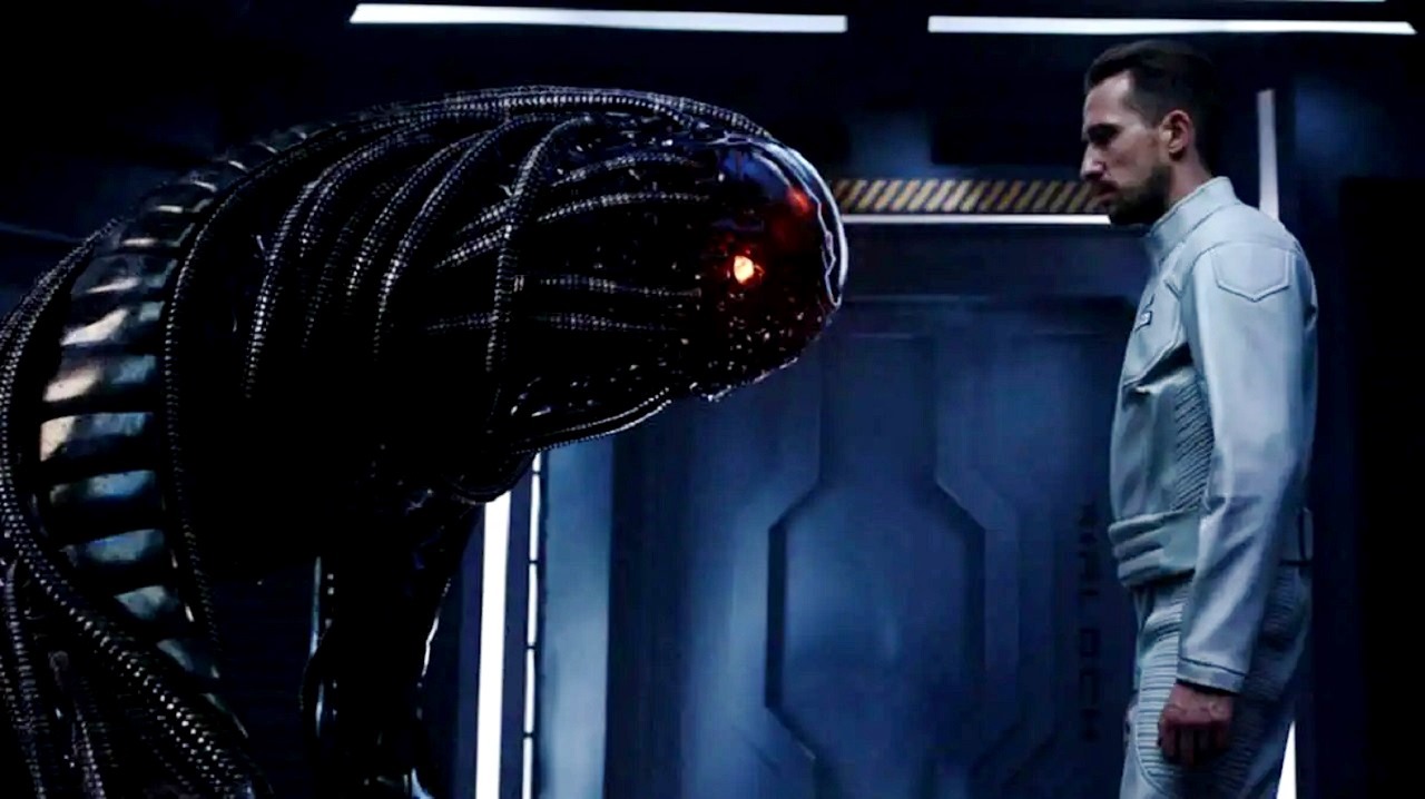 Konstantin Samoukov and the alien from the sphere in Project Gemini (2022)