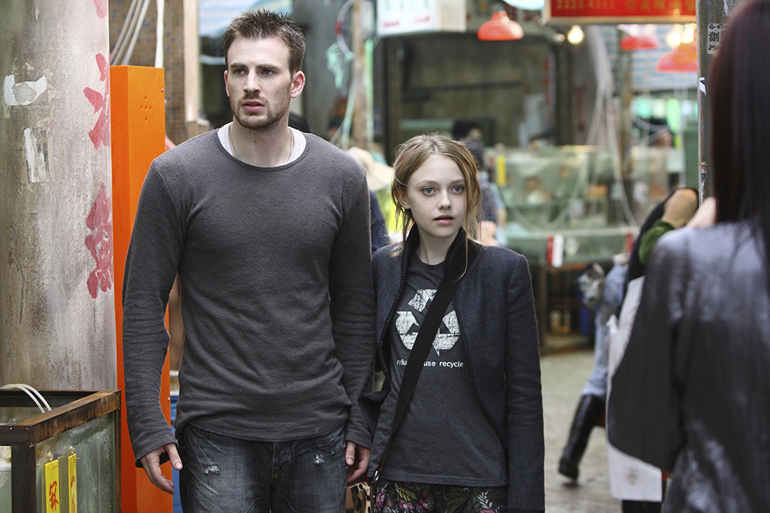 Chris Evans and Dakota Fanning in Push (2009)