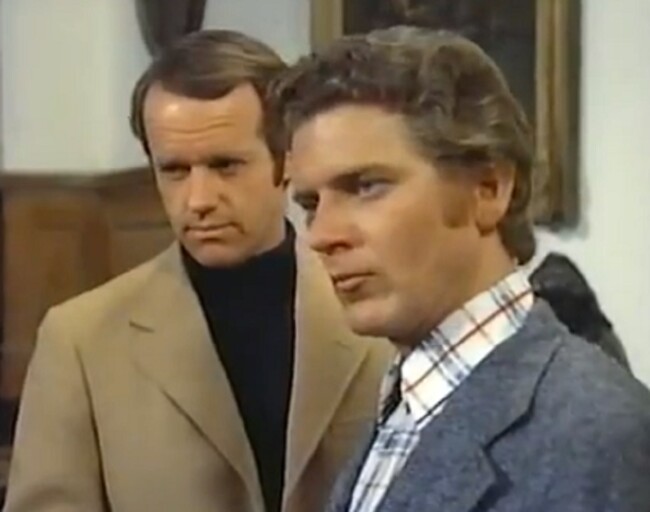 Dr Jerry Robinson (Mike Farrell) and Questor (Robert Foxworth) in The Questor Tapes (1974)