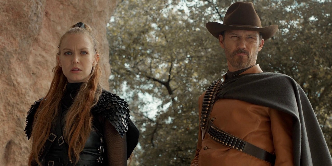 Jeanne (Penelope Mitchell) and Roy Pulsipher (Jeffrey Donovan)in R.I.P.D. 2: Rise of the Damned (2022)
