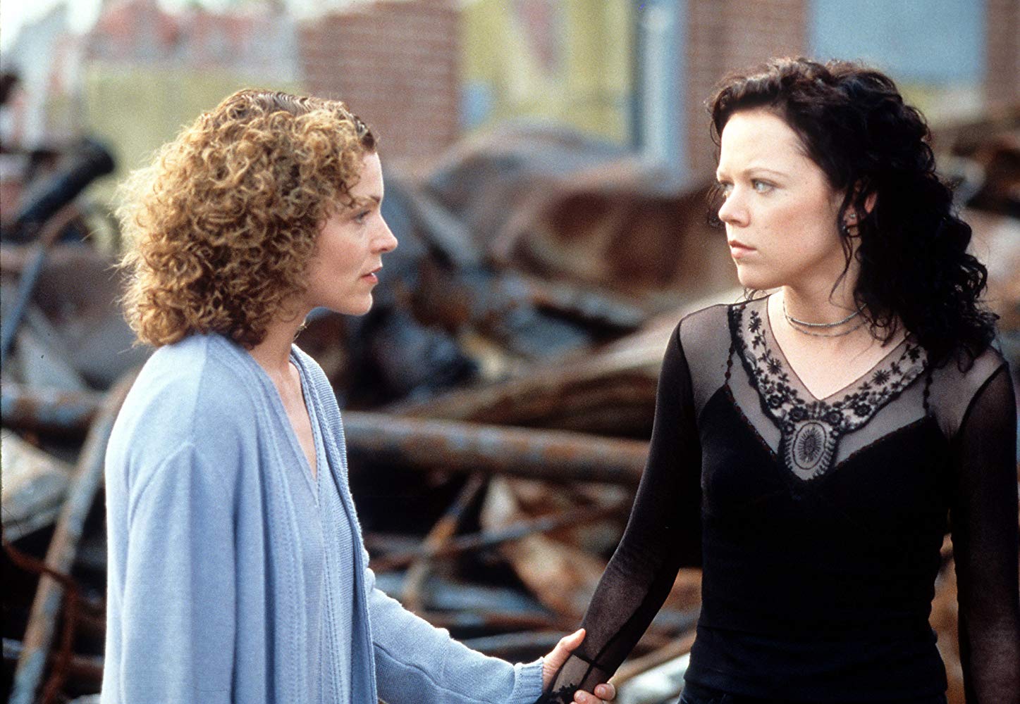 (l to r) Amy Irving, the only returnee from the first film, with Emily Bergl as Rachel in The Rage: Carrie 2 (1999)