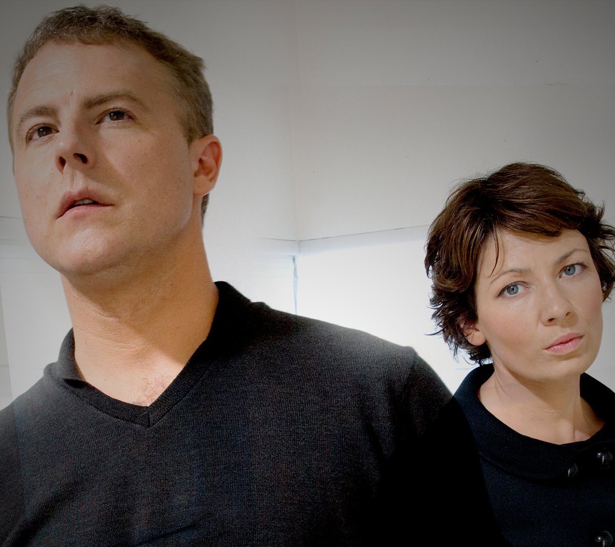 Scientist Samuel West and his alternate world wife Kate Ashfield in Random Quest (2006)