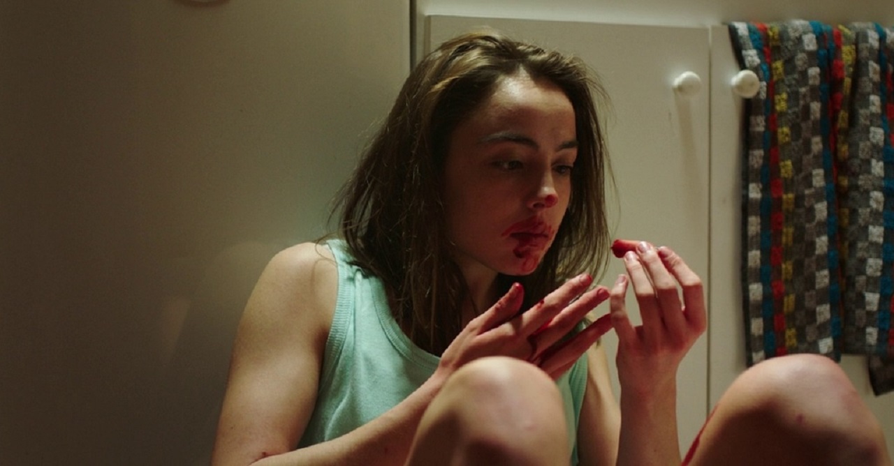 Justin (Garance Marillier) contemplates eating her sister's severed finger in Raw (2016)