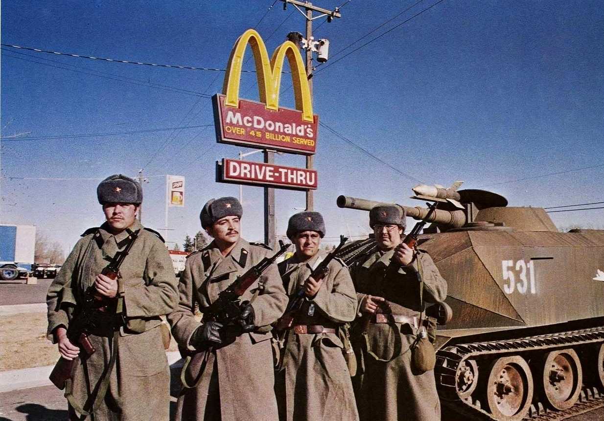 Soviet soldiers occupy the USA in Red Dawn (1984)