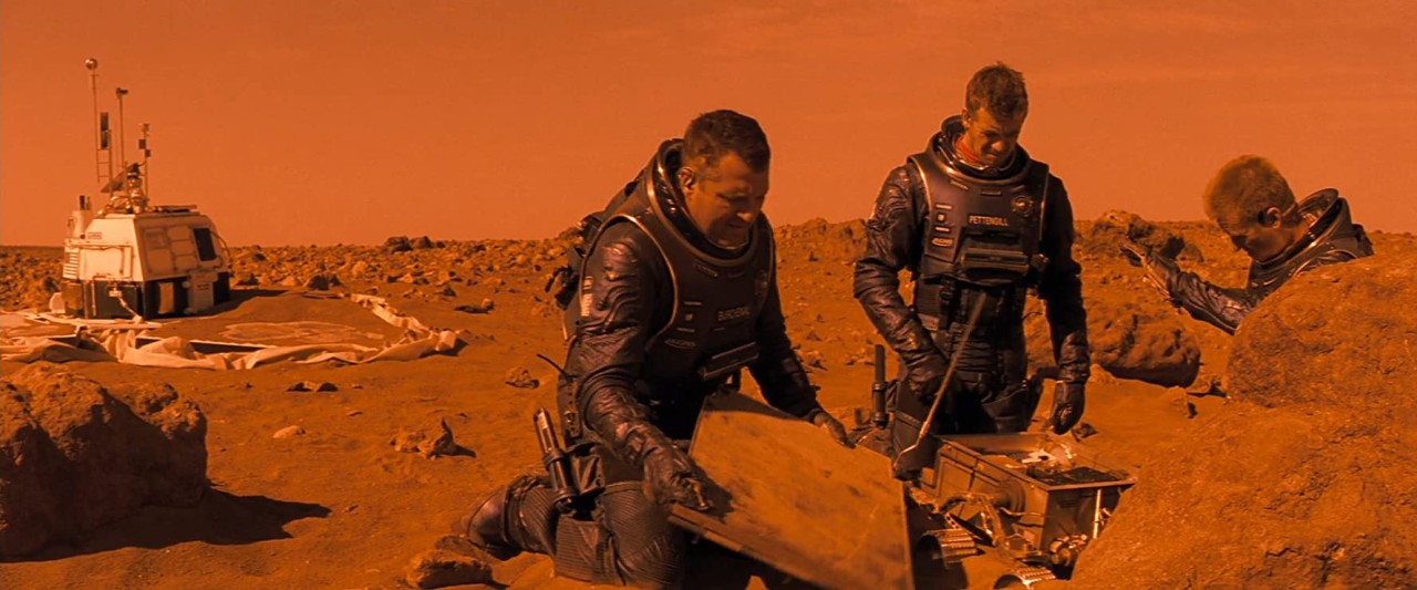 Astronauts Tom Sizemore, Simon Baker and Val Kilmer on Mars in Red Planet (2000)