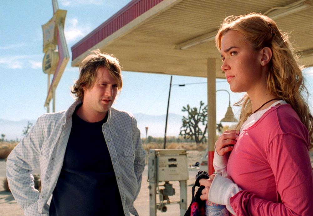 Derek Richardson and Arielle Kebbel at the mysterious diner in Reeker (2005)