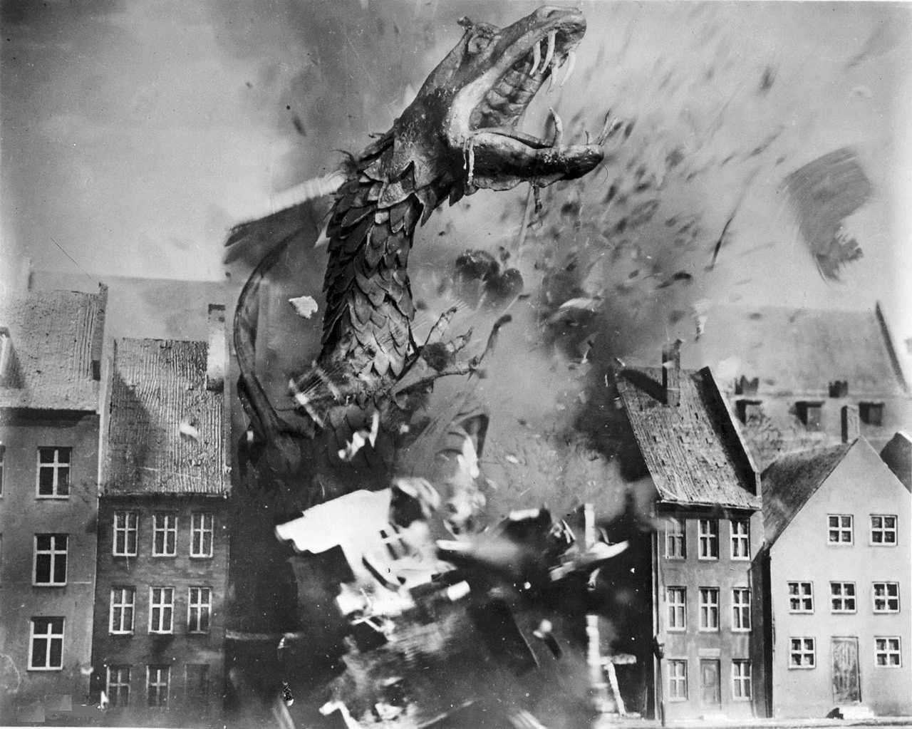 The Reptilicus attacks Copenhagen in Reptilicus (1961)