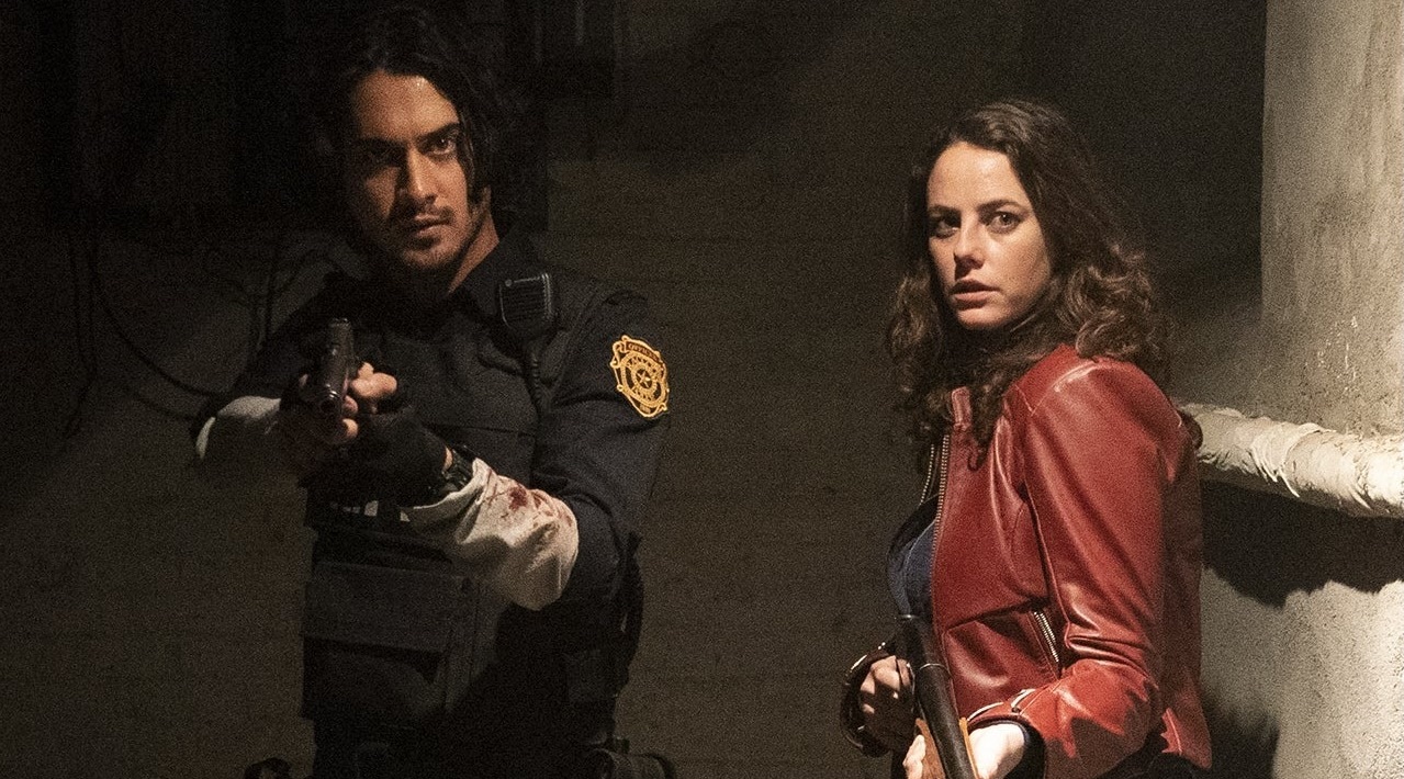Claire Redfield (Kaya Scodelario) and brother Chris (Robbie Amell) in Resident Evil: Welcome to Raccoon City (2021)