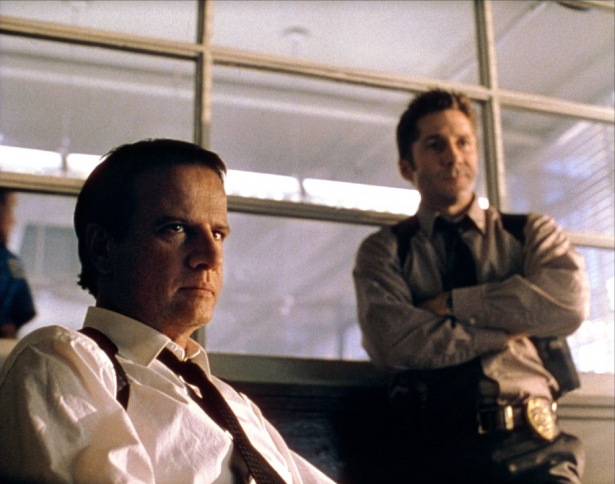 Police detective Christopher Lambert and colleague Leland Orser in Resurrection (1999)