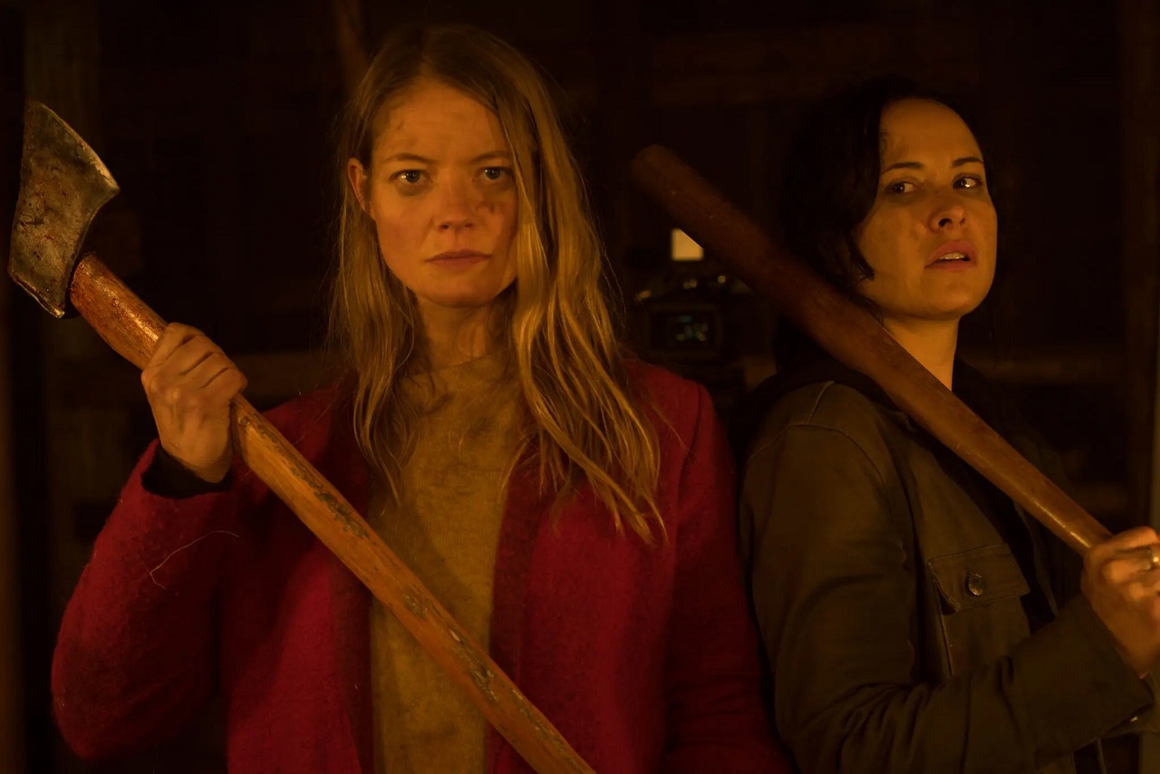 Valerie (Sarah Allen) and Renee (Tommie Amber-Pirie)  in The Retreat (2021)