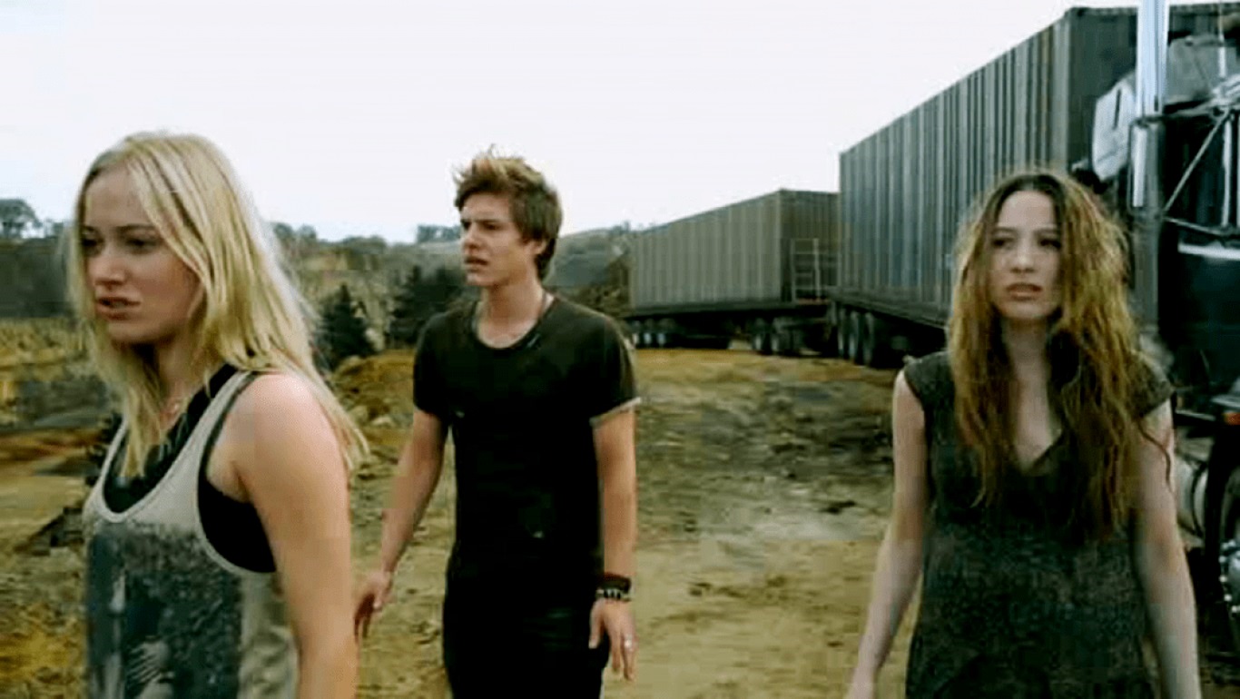 Georgina Haig, Xavier Samuel and Sophie Lowe in Road Train (2010)