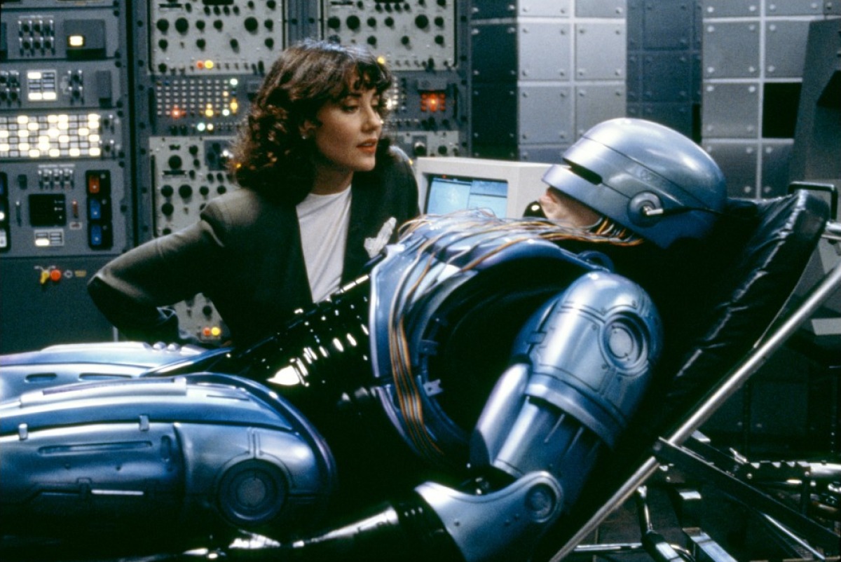 Dr Juliette Faxx (Belinda Bauer) tends Robocop (Peter Weller) in Robocop 2 (1990)