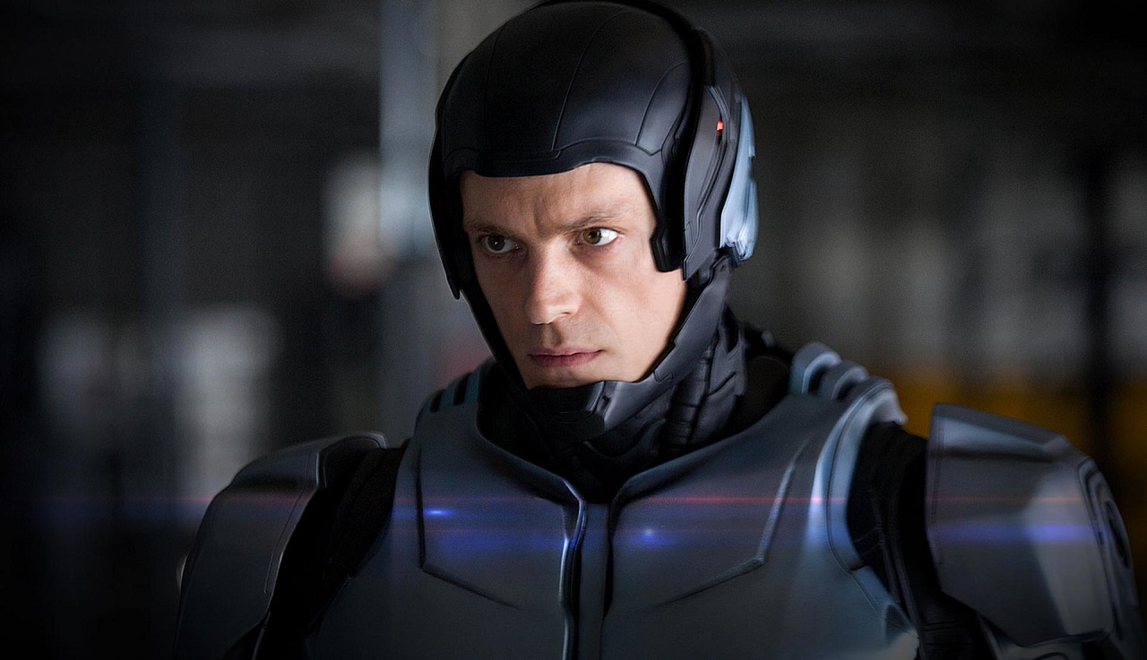 Joel Kinnaman as Alex Murphy/Robocop in Robocop (2014)