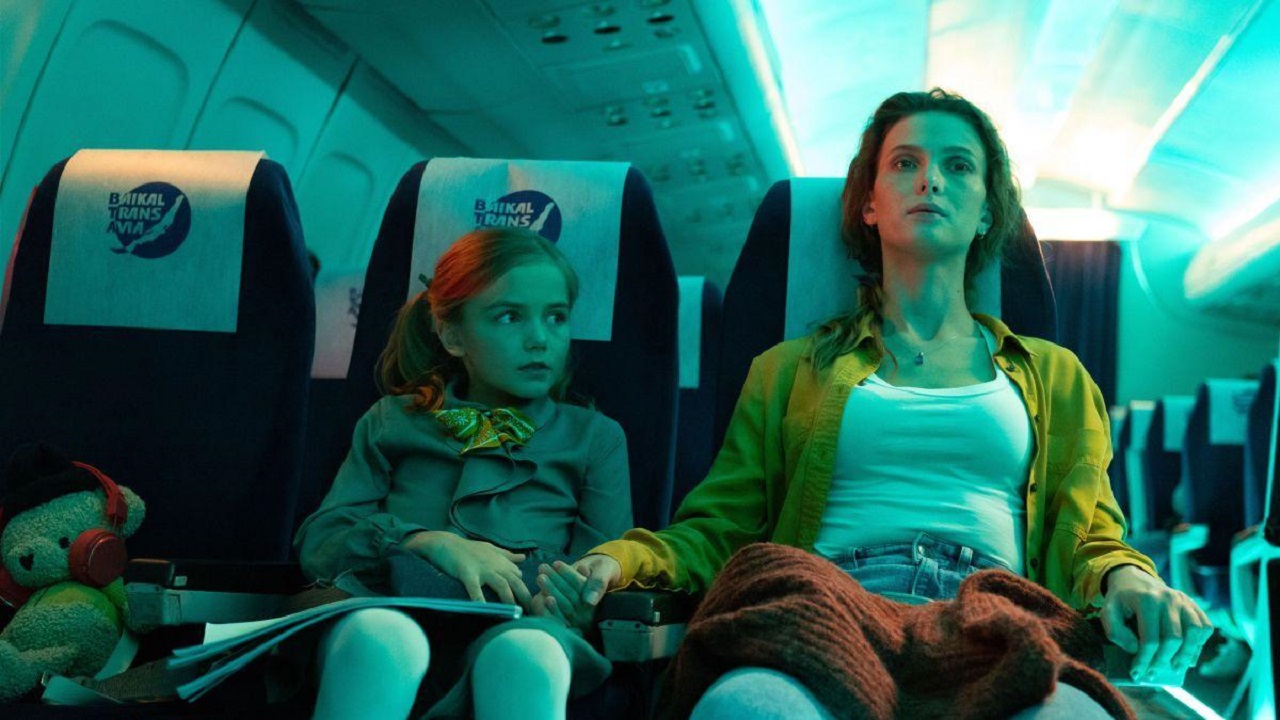 Svetlana Ivanova and daughter Marta Timofeeva board the plane flight in Row 19 (2021)