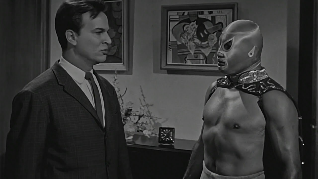 Santo meets wax museum curator Dr Karol (Claudio Brook) in Santo in the Wax Museum (1963)