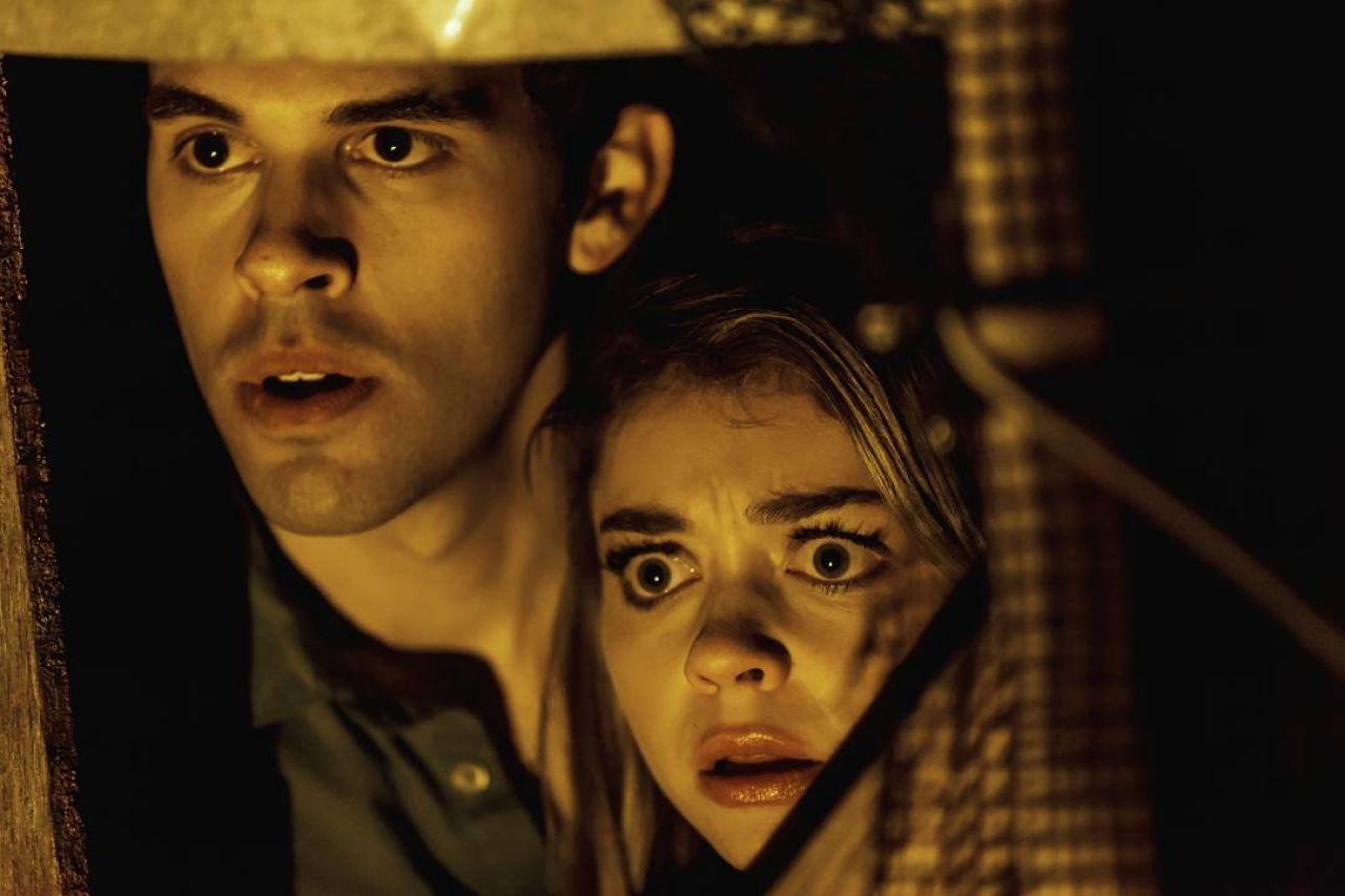 Steven Krueger, Sarah Hyland in Satanic (2016)