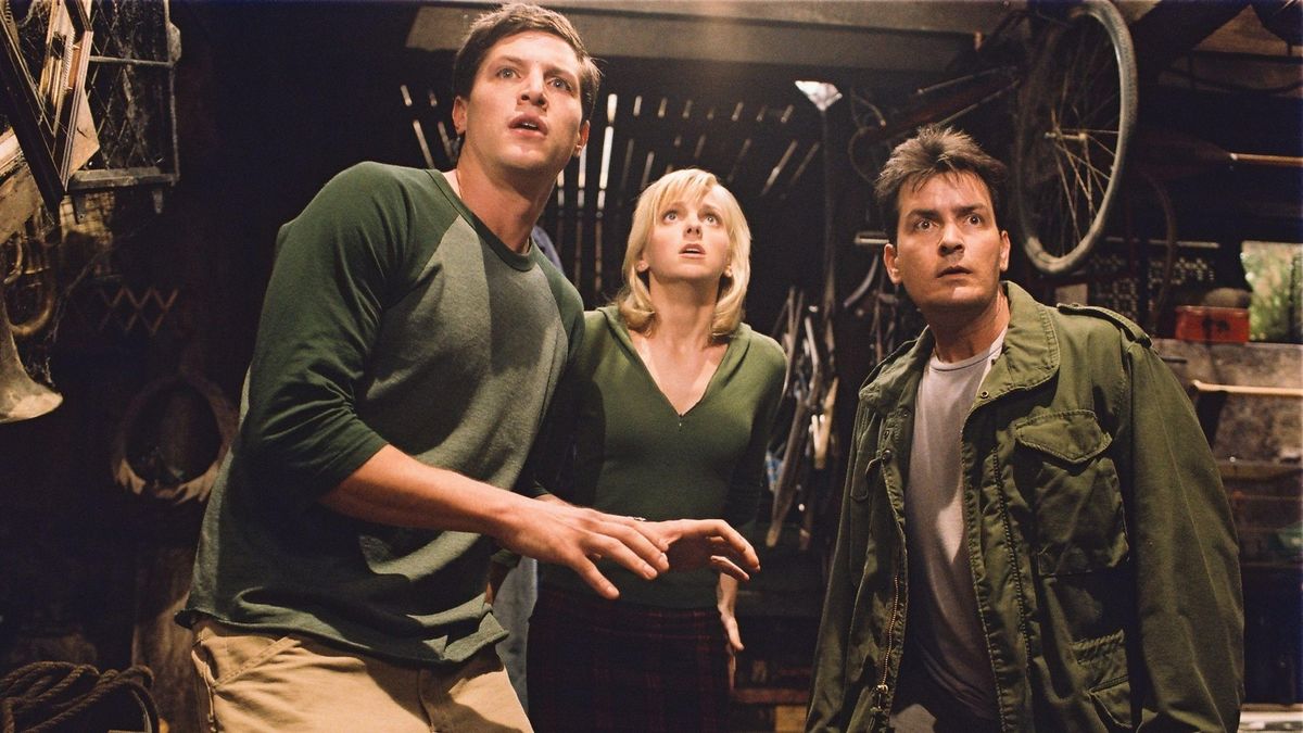 (l to r) Simon Rex, Anna Faris and Charlie Sheen in Scary Movie 3 (2003)