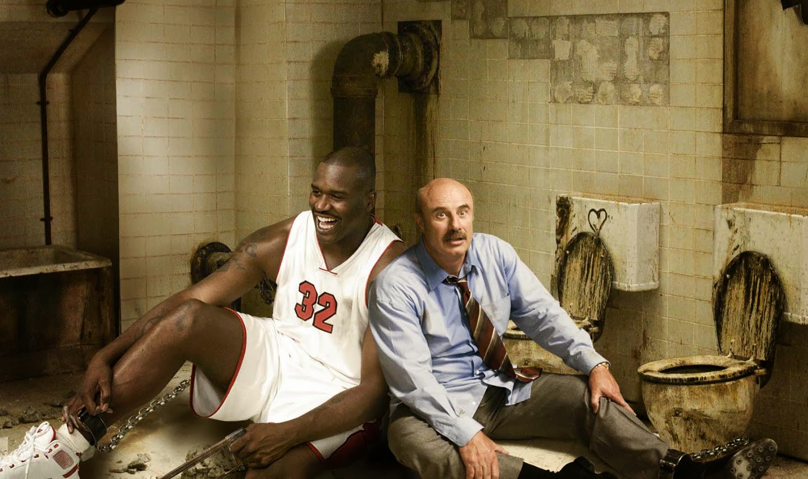 ( to r) Shaquille O'Neal and Dr Phil are locked up in the Saw basement in Scary Movie 4 (2006)